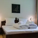 International House Mit Balkon Zw 12 Apartman *